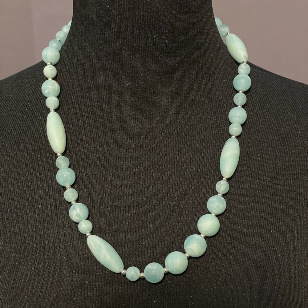 ✨HP!✨⏰ NWT Urban Renewal Beaded Vintage Necklace in Marbled Blue - Picture 3 of 5
